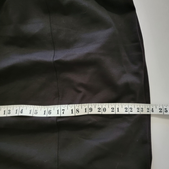 Black stretch Skirt 'NWOT' - Picture 9 of 10